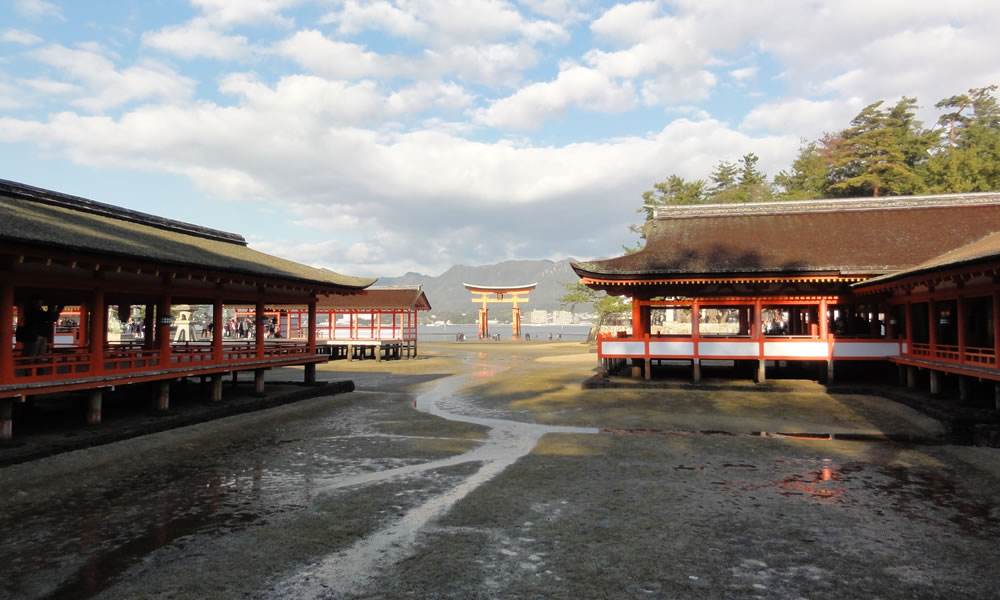 Itsukushima-jinja  Access and contact.